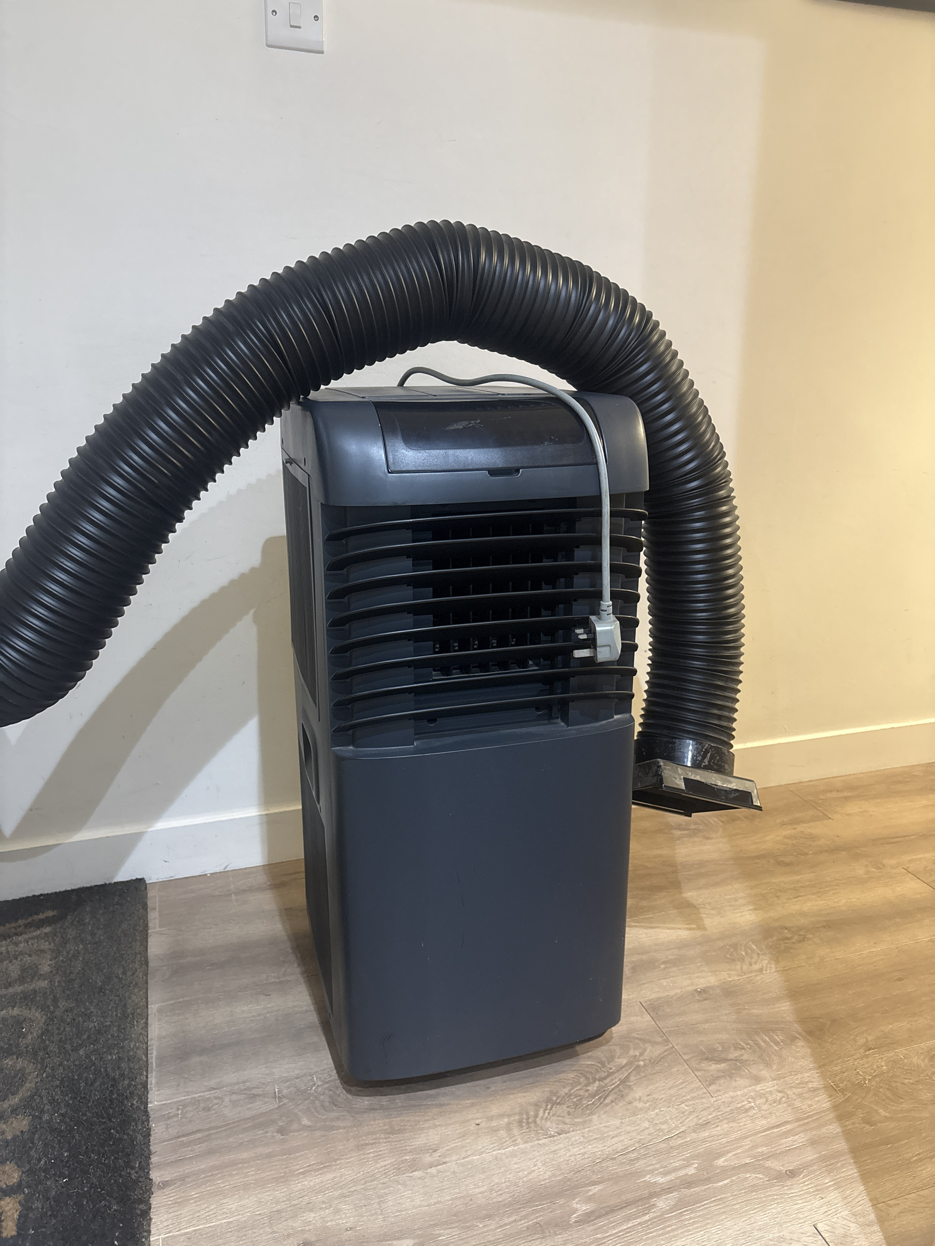 Portable powerful air conditioner with dehumidifying