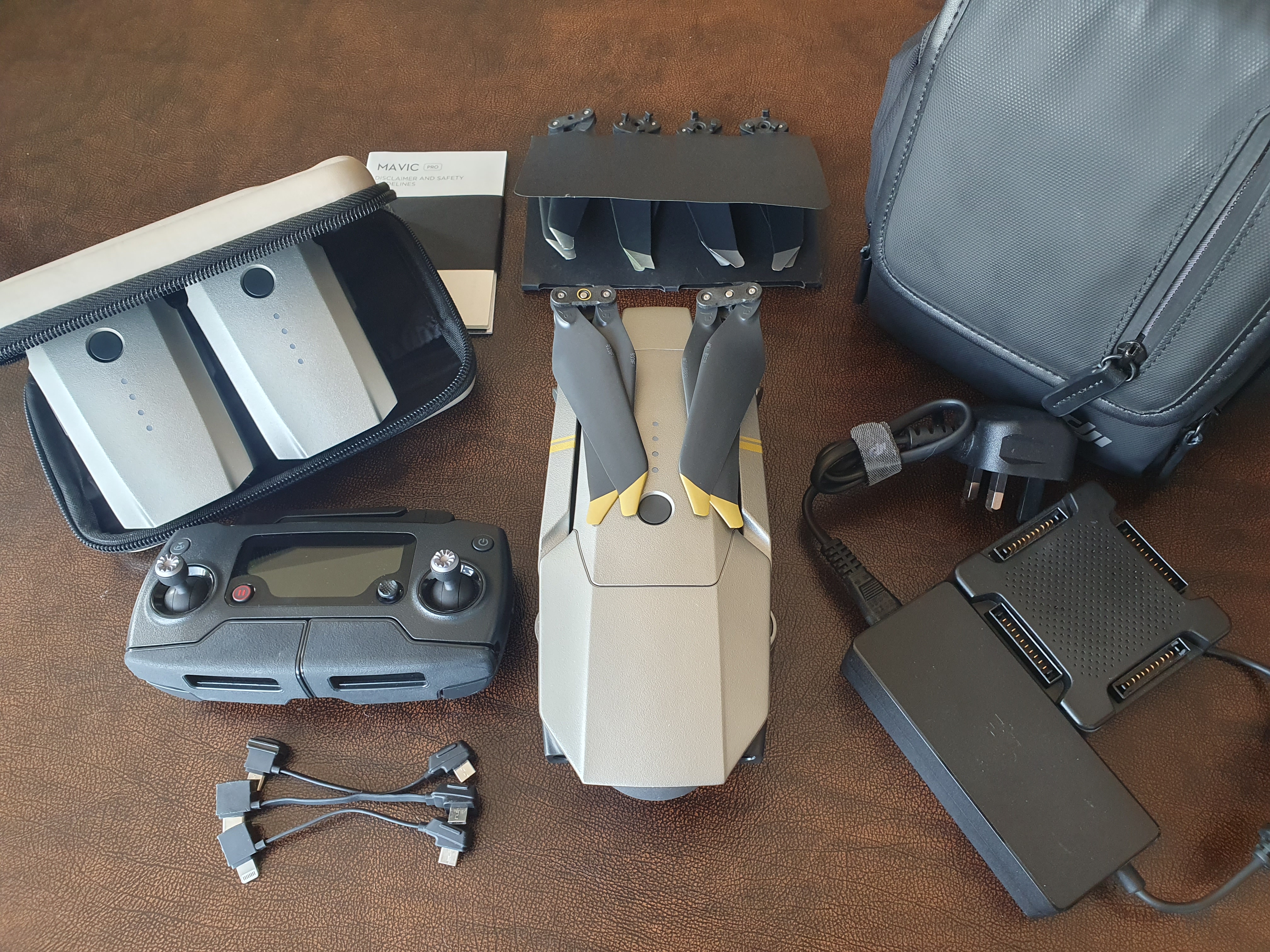 Dji mavic pro platinum - 3 batteries, case, remote, charging unit, spare