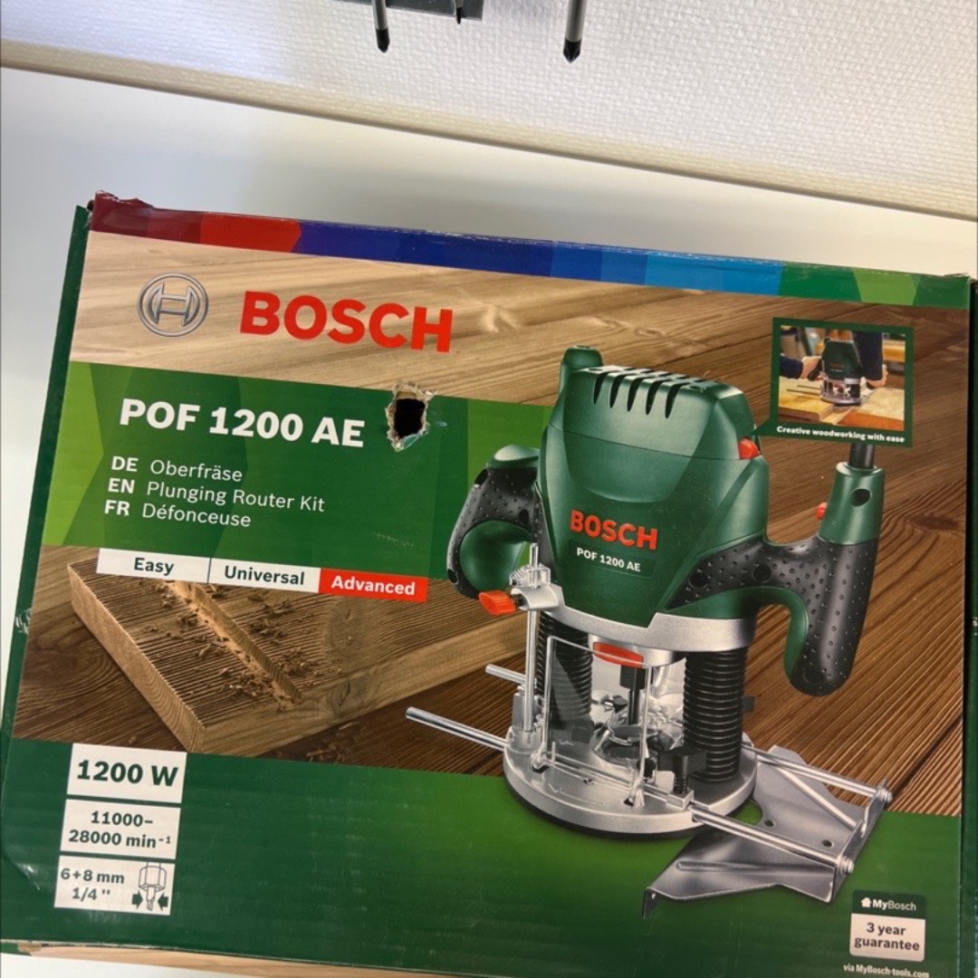 Handöverfräs bosch pof 1200 ae med fräsar