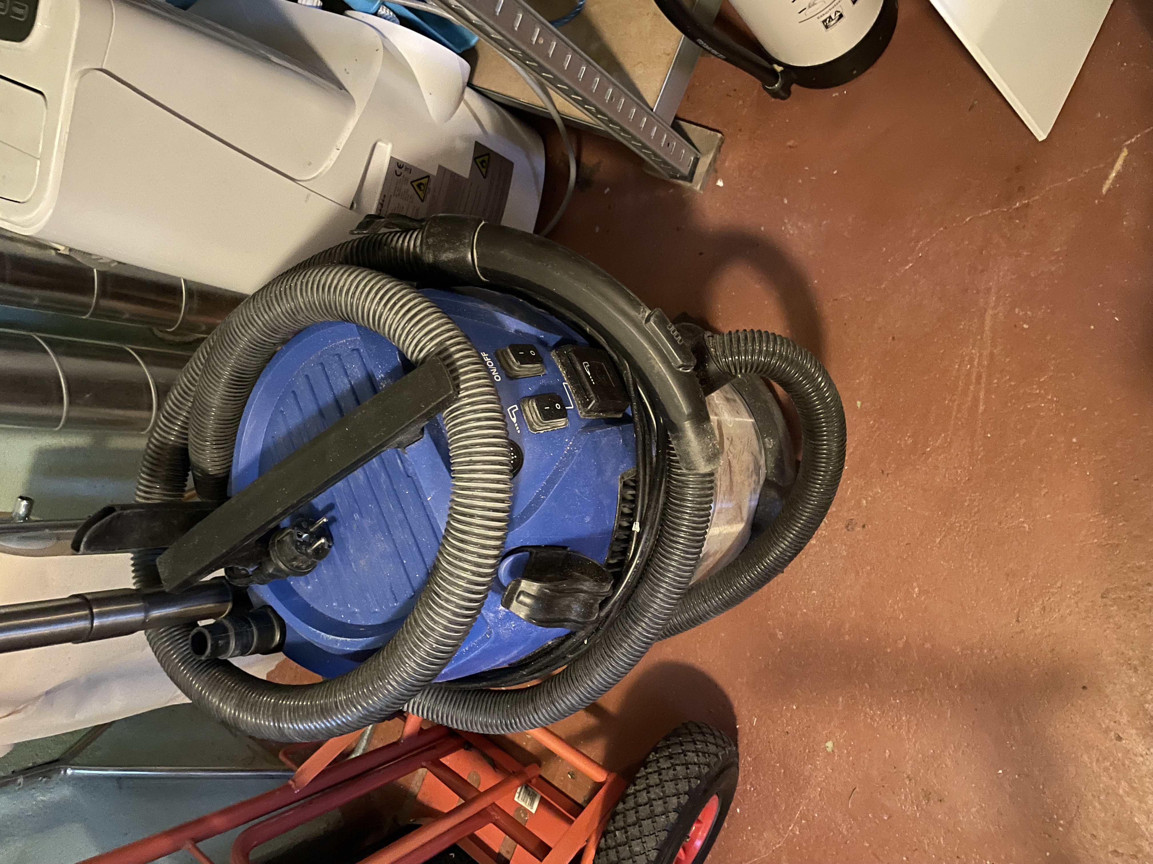 Nilfisk grovdammsugare 