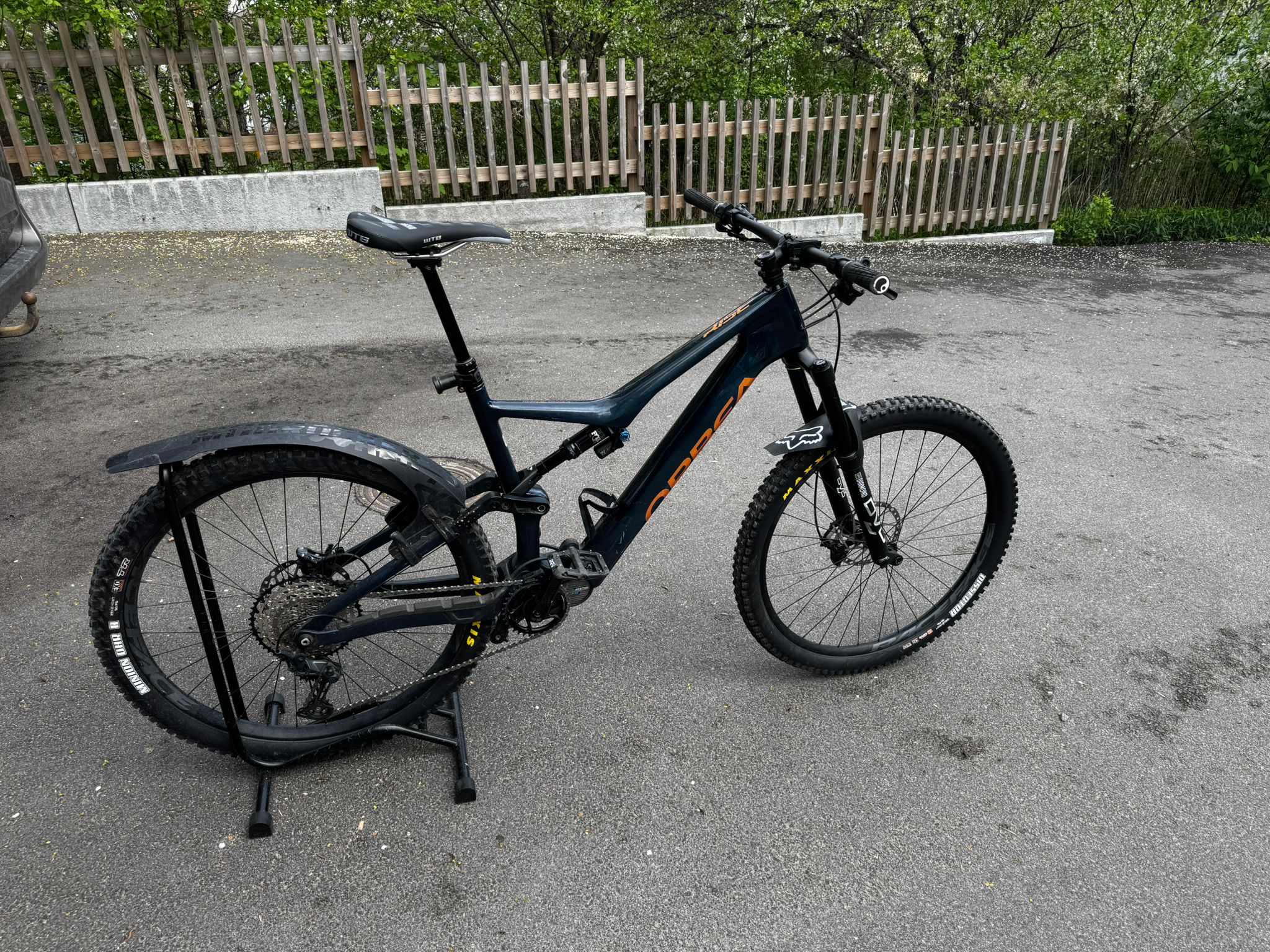 Orbea rise xl hiilikuituinen kevytsähköpyörä
