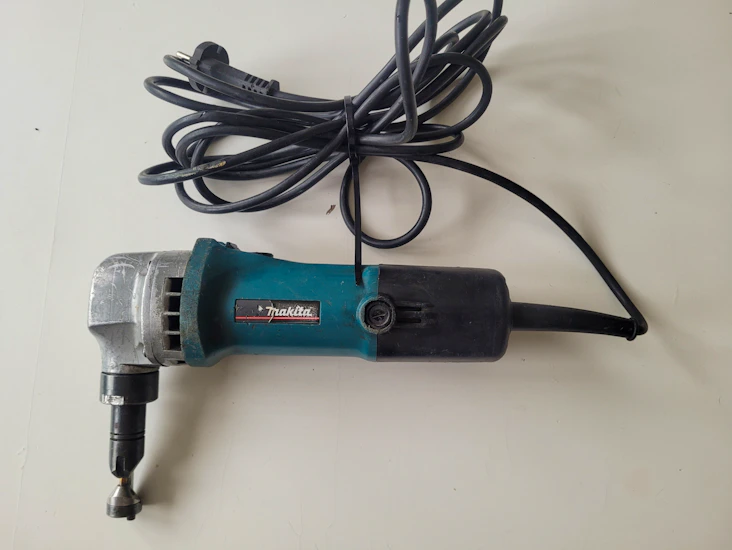 Nibbler makita jn1601