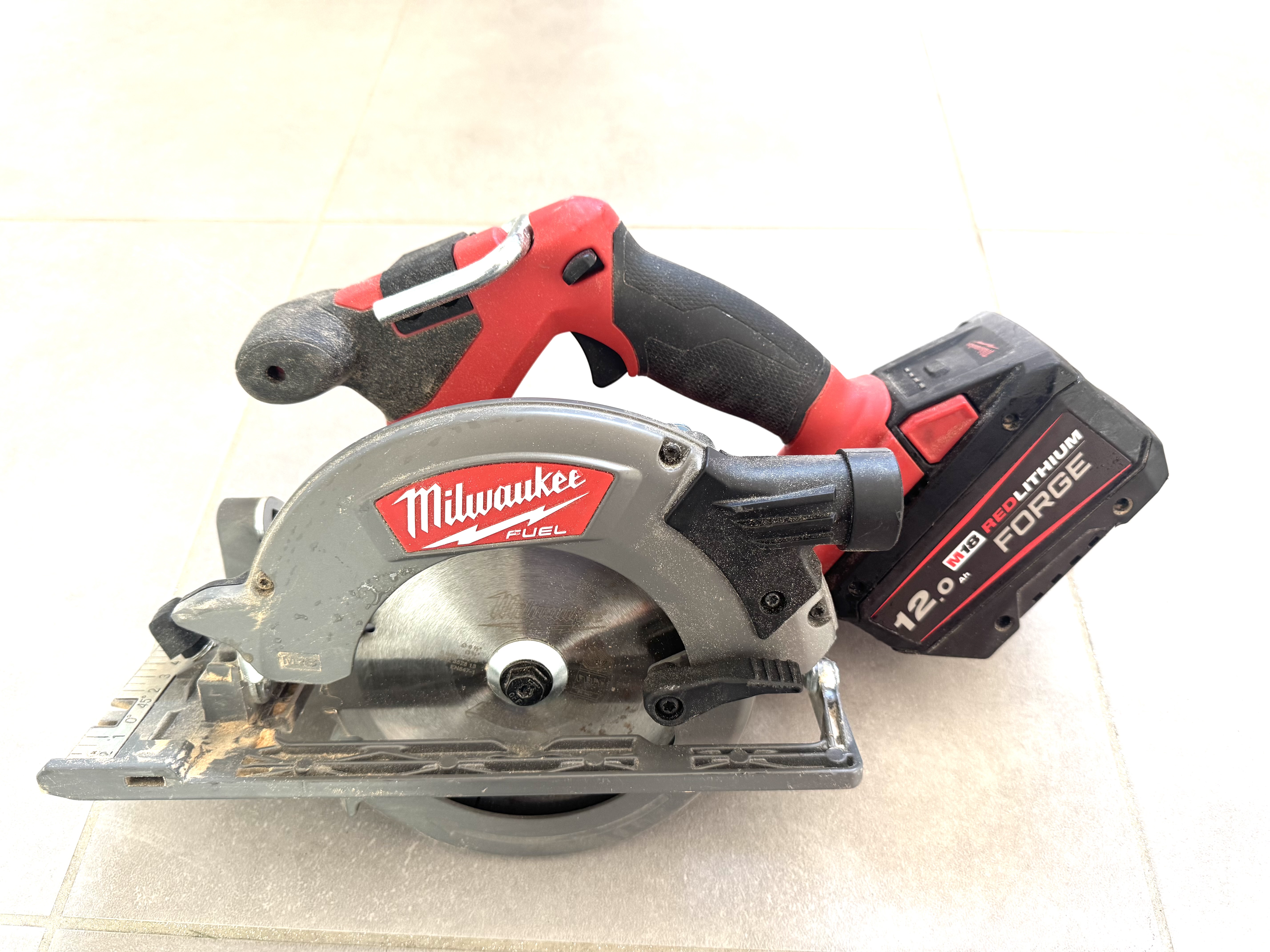 Milwaukee ccs55 akkukäsisirkkeli