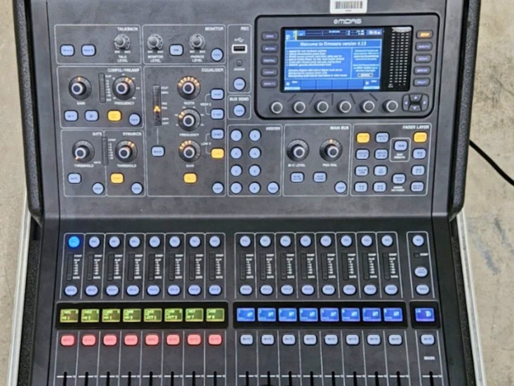 Midas m32r live with midas dl32 stage box