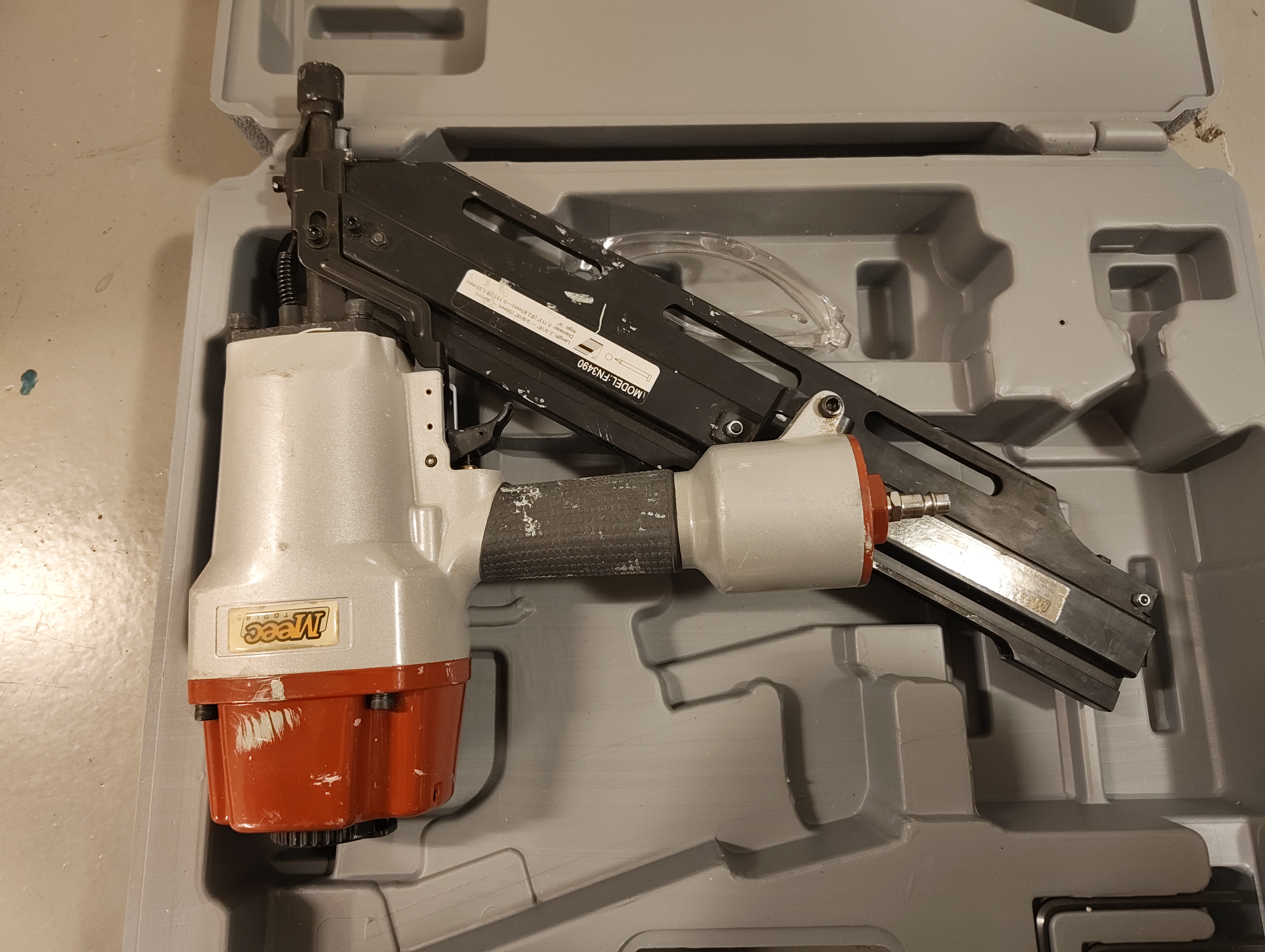 Meec tryckluftsdriven spikpistol