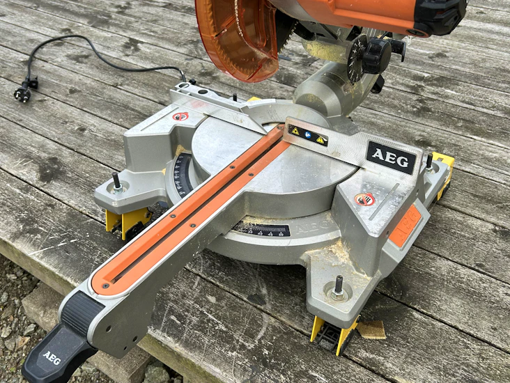 Kapp- & gjærsag med stativ