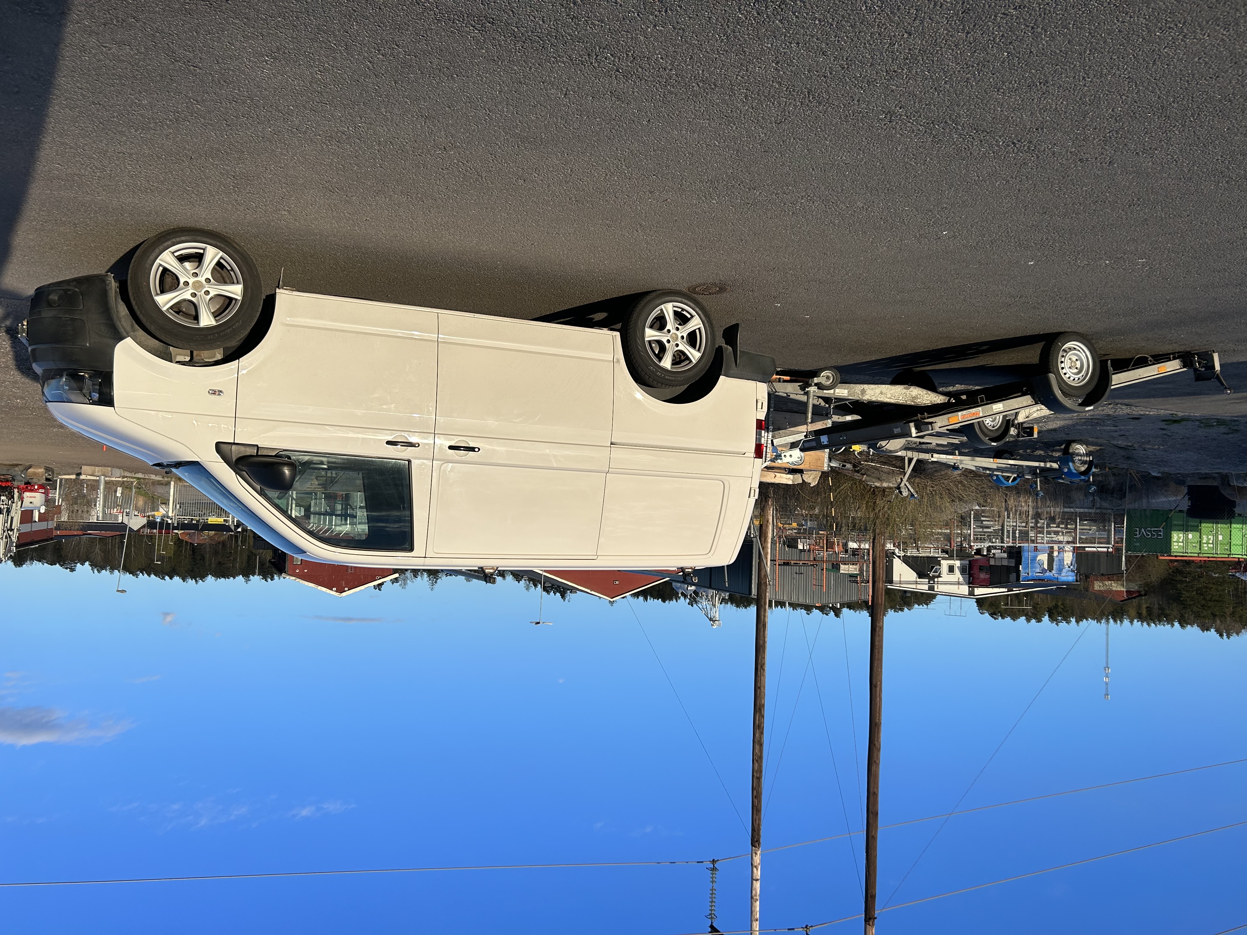 Bilbärgning mopedbil dragbil + släp för mopedbil bärga den själv