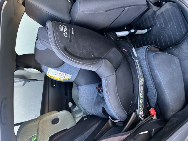 Bilbarnstol - 3 mån - 4 år | 61 - 105 cm | 18 kg