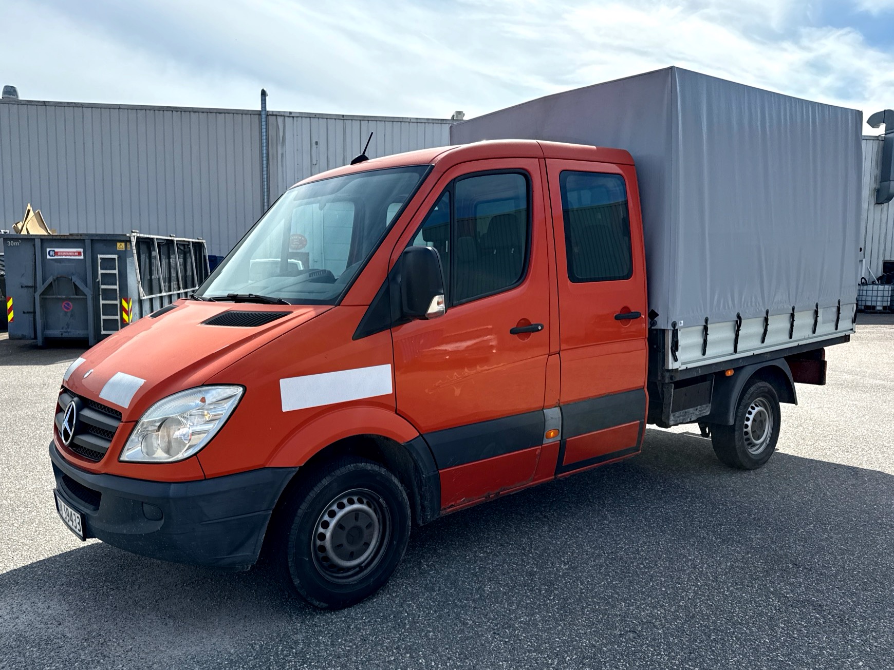 Mercedes sprinter – 7 seter + 10 m³ lasteplan med kapell