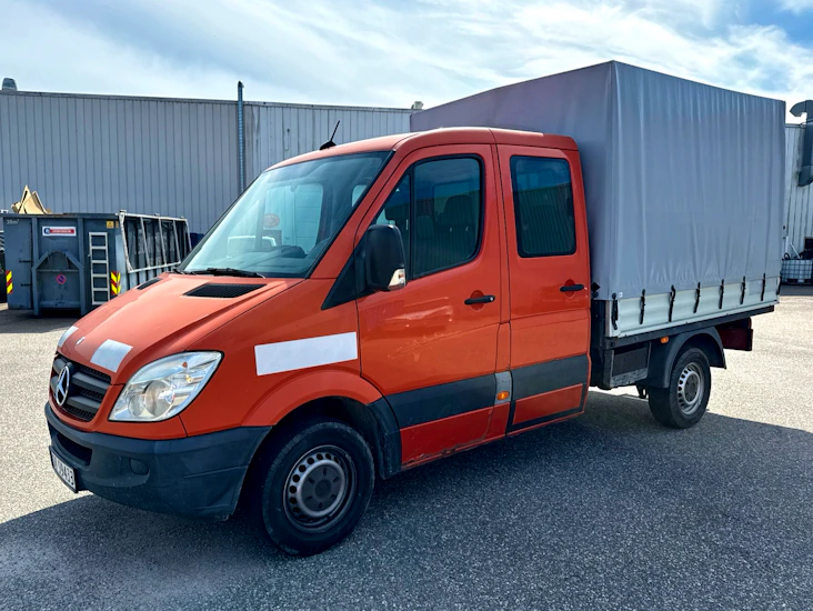Mercedes sprinter – 7 seter + 10 m³ lasteplan med kapell