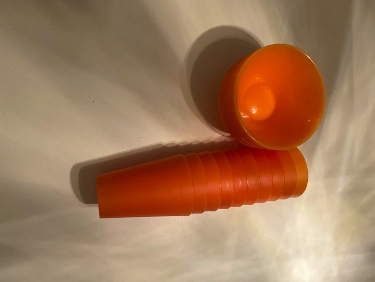 Plastbestick och skålar