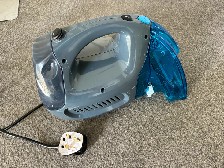 Handheld carpet cleaner