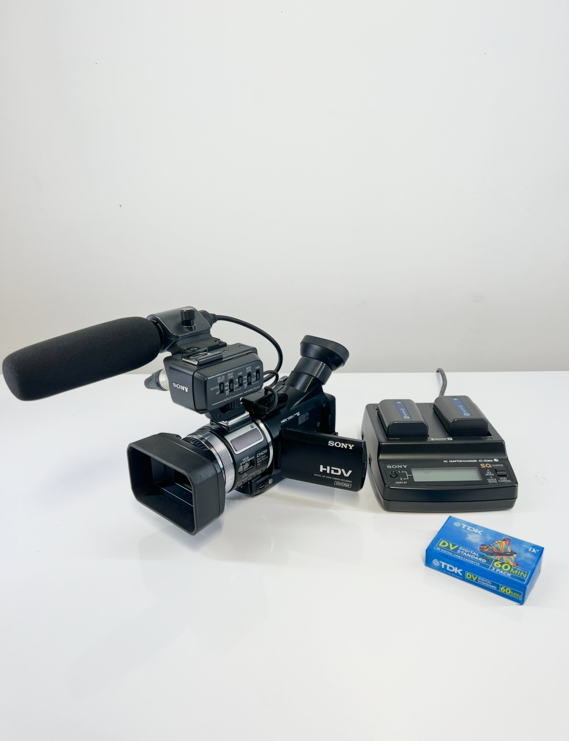Sony hvr-a1e hdv camcorder minidv with 1 x new 60 minute  tape camera retro vintage video camera mini dv