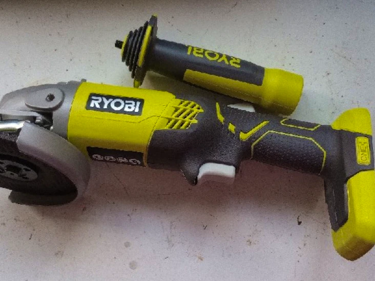 Batteridriven vinkelslip