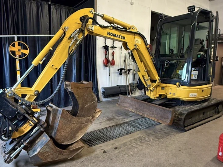 Uthyrning komatsu 2,6 ton med rotortilt