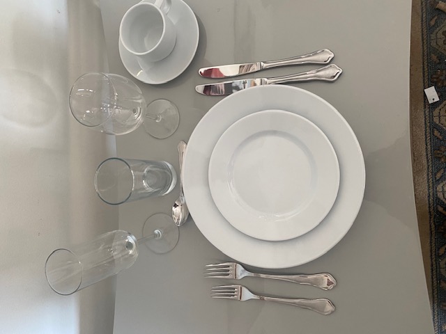 Bestick glas porslinspaket  rund tallrik gaffel kniv glas vinglas champagneglas