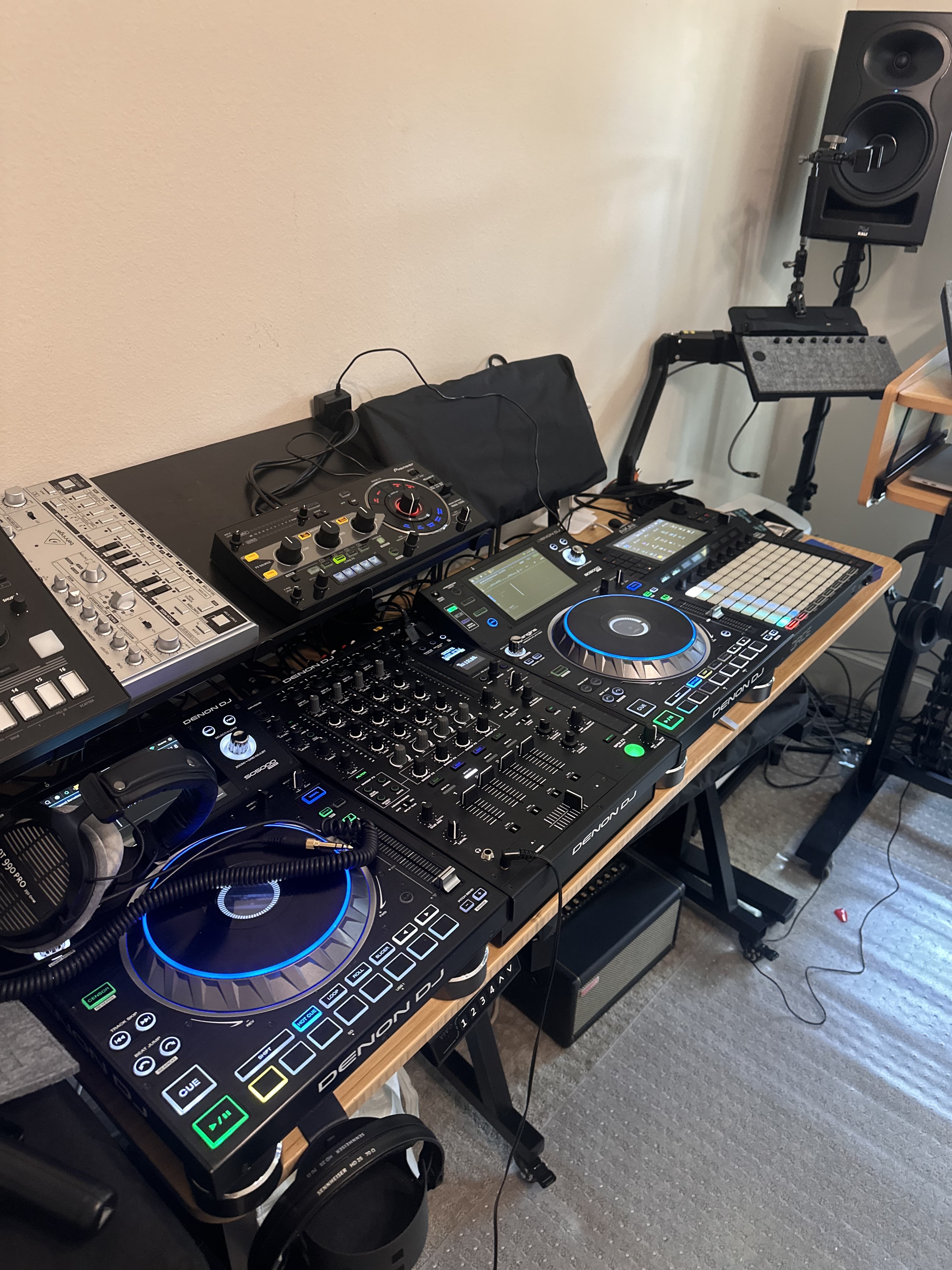 Pair of denon sc5000 decks, plus denon x1850 mixer in travel case