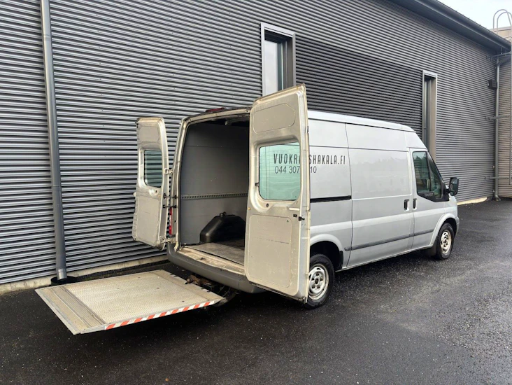 Vuokrataan b korilla ajettava pakettiauto takalaitanostimella