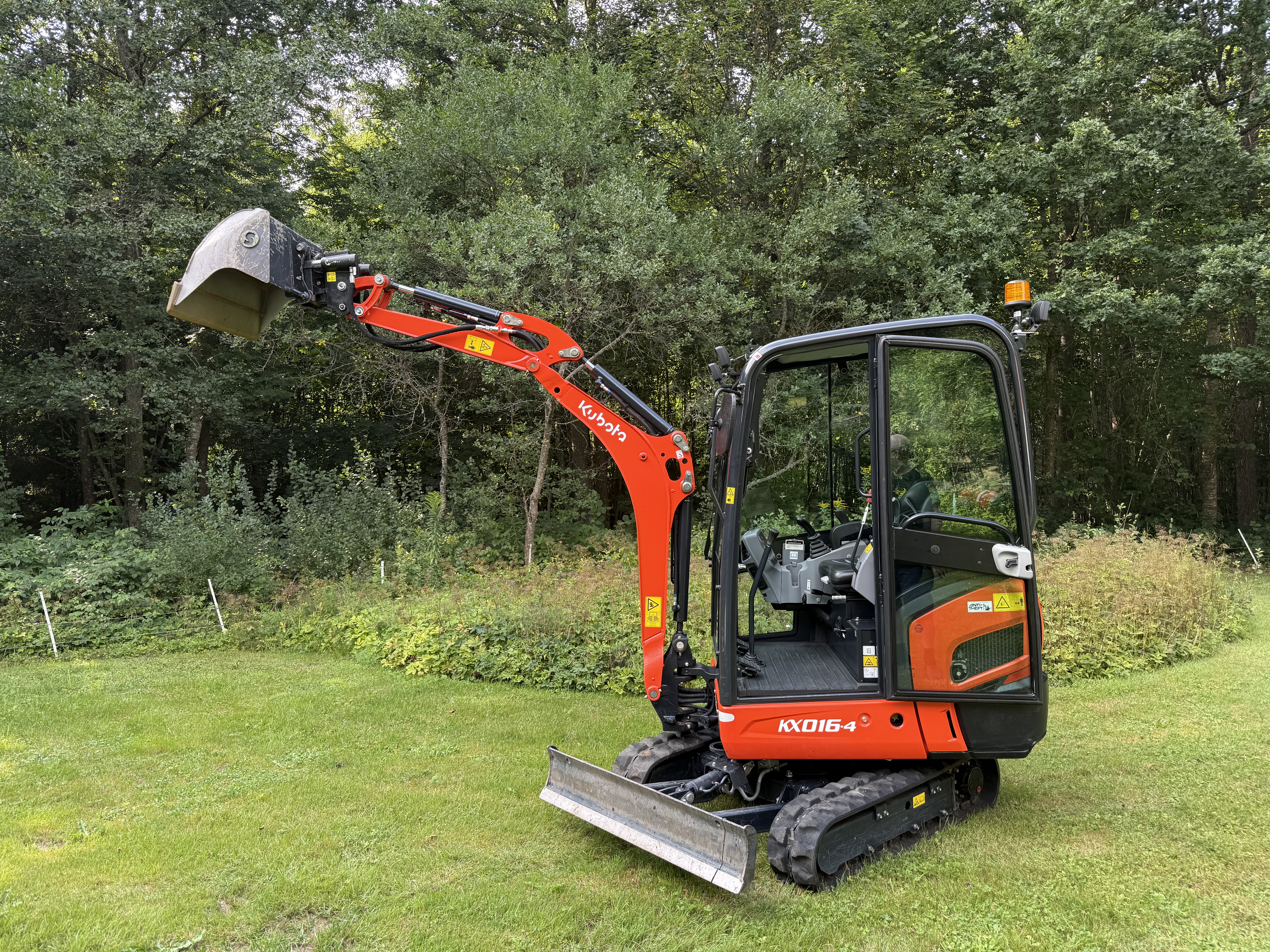 Topputrustad grävmaskin kubota 1,6t (2022) med steelwrist tilt & släp