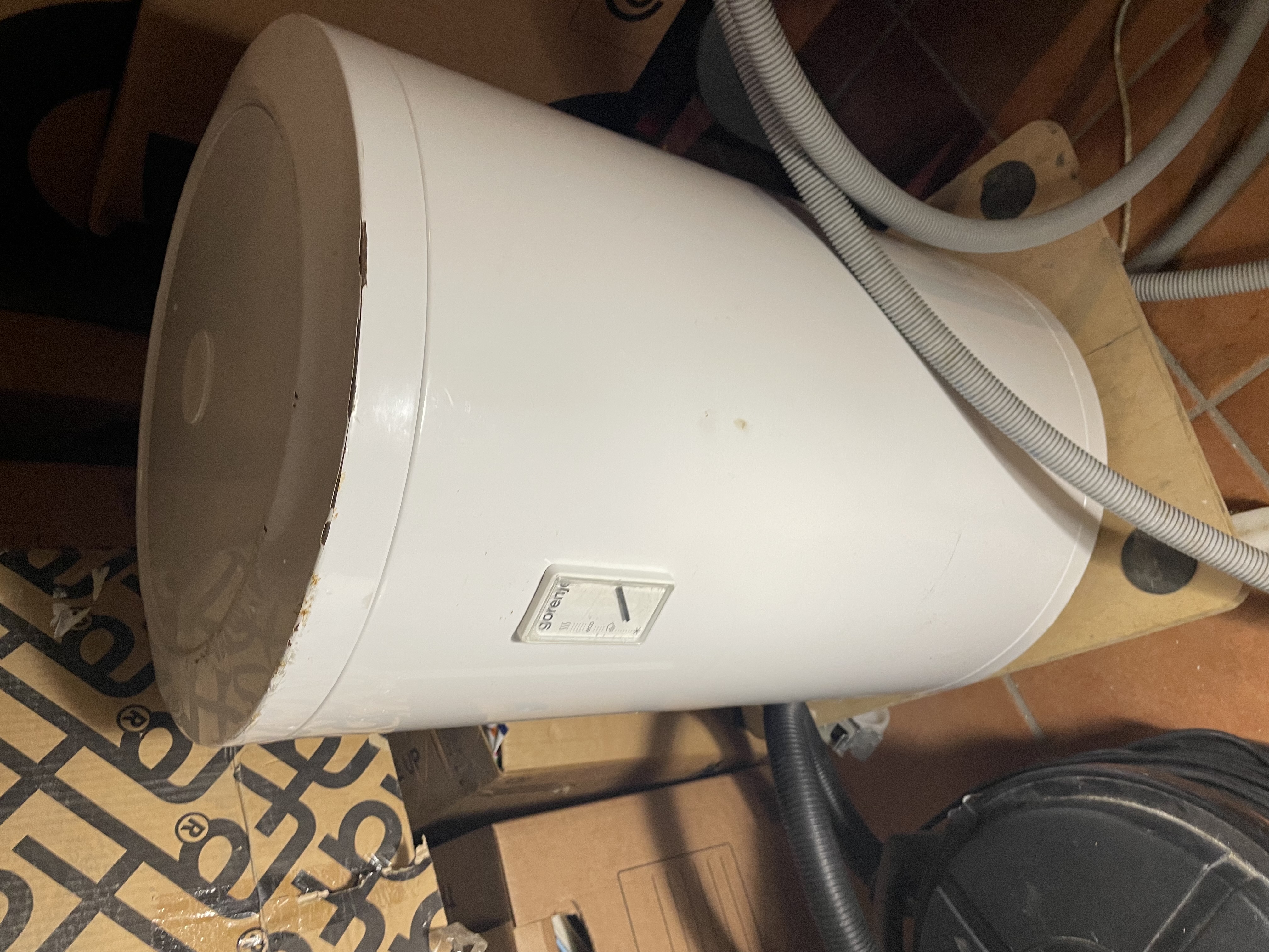 Varmvattenberedare uthyres – perfekt för byggarbetsplats & tillfälliga installationer