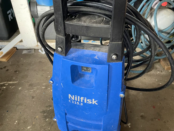 Nilfisk högtryckstvätt med extra tillbehör