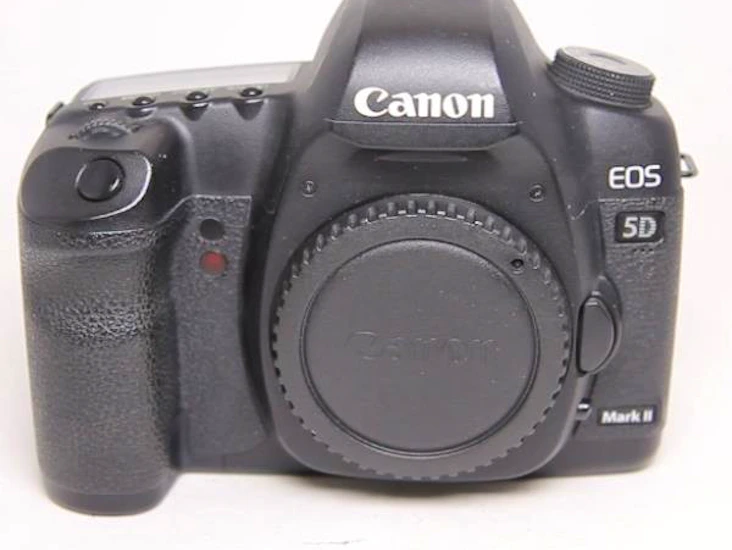 Canon 5d mark ii dslr | full frame camera | ideal for photography
