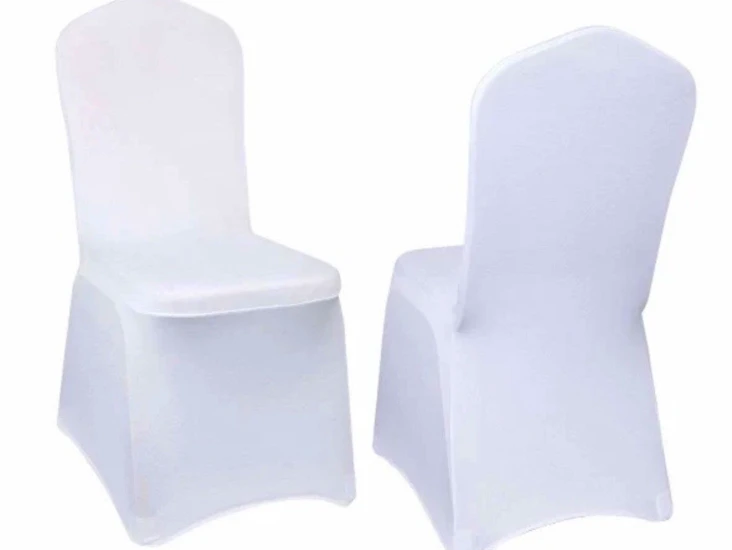 Vita stolsöverdrag till fest