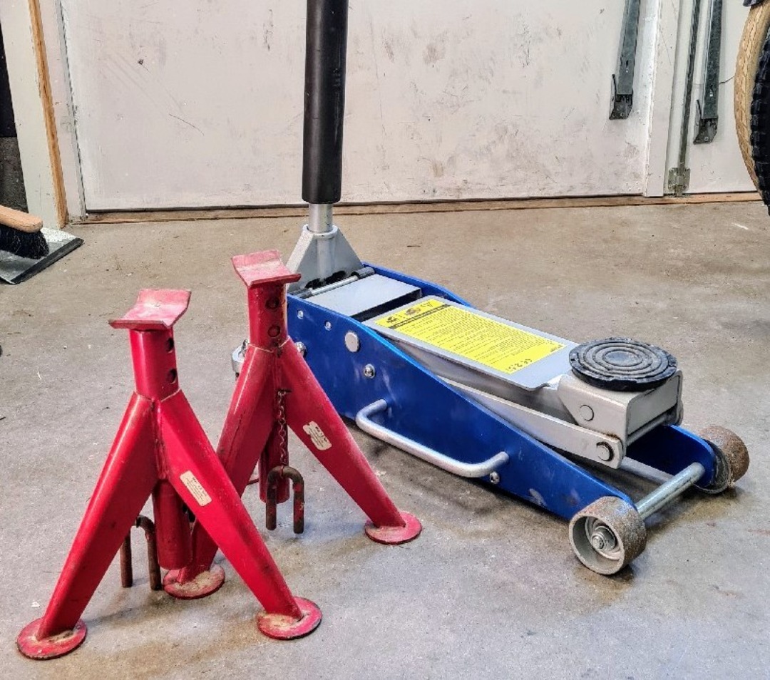 Domkraft 2,5ton med 2st pallbockar