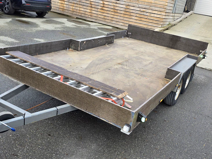 Stor åpen henger totalvekt 2t