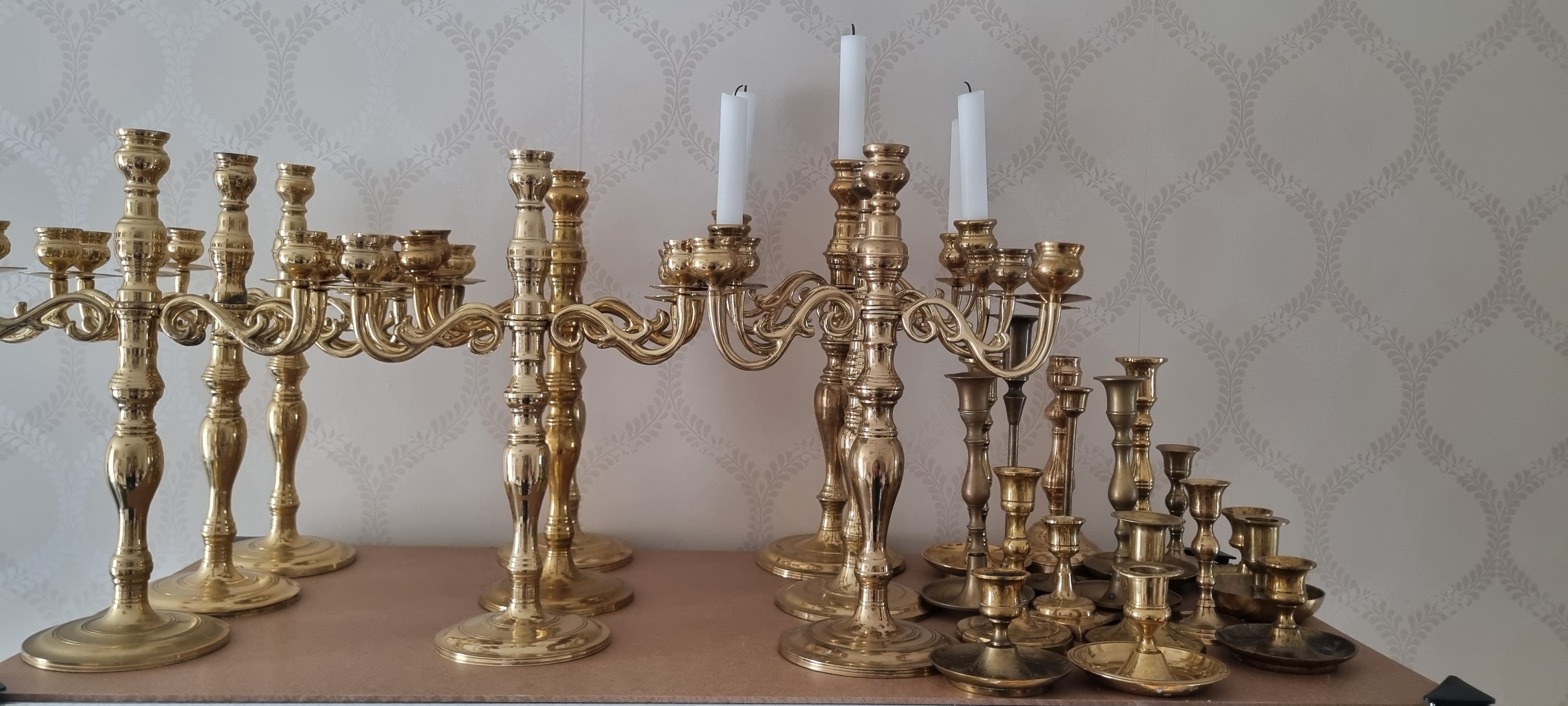 Ljusstakar och kandelabrar i mässing