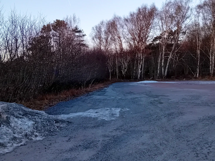 Stor parkering i säve