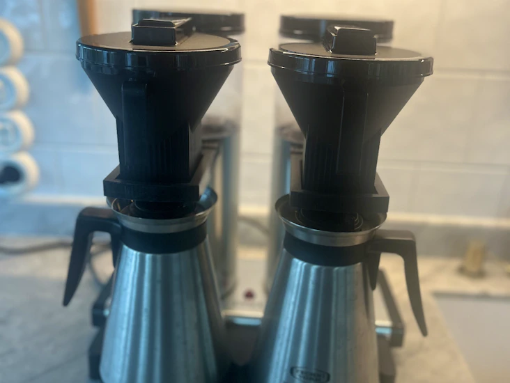 Moccamaster dubbel kaffebryggare med termos – perfekt för fest & event