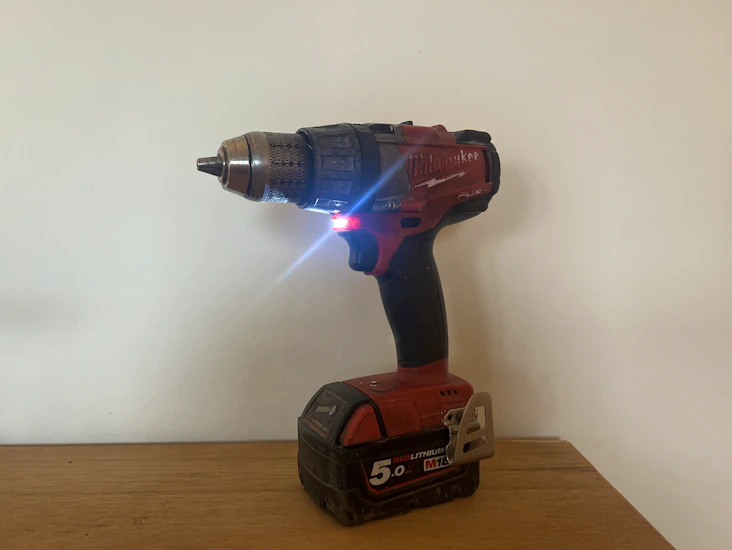 Borrskruvdragare milwaukee 18v