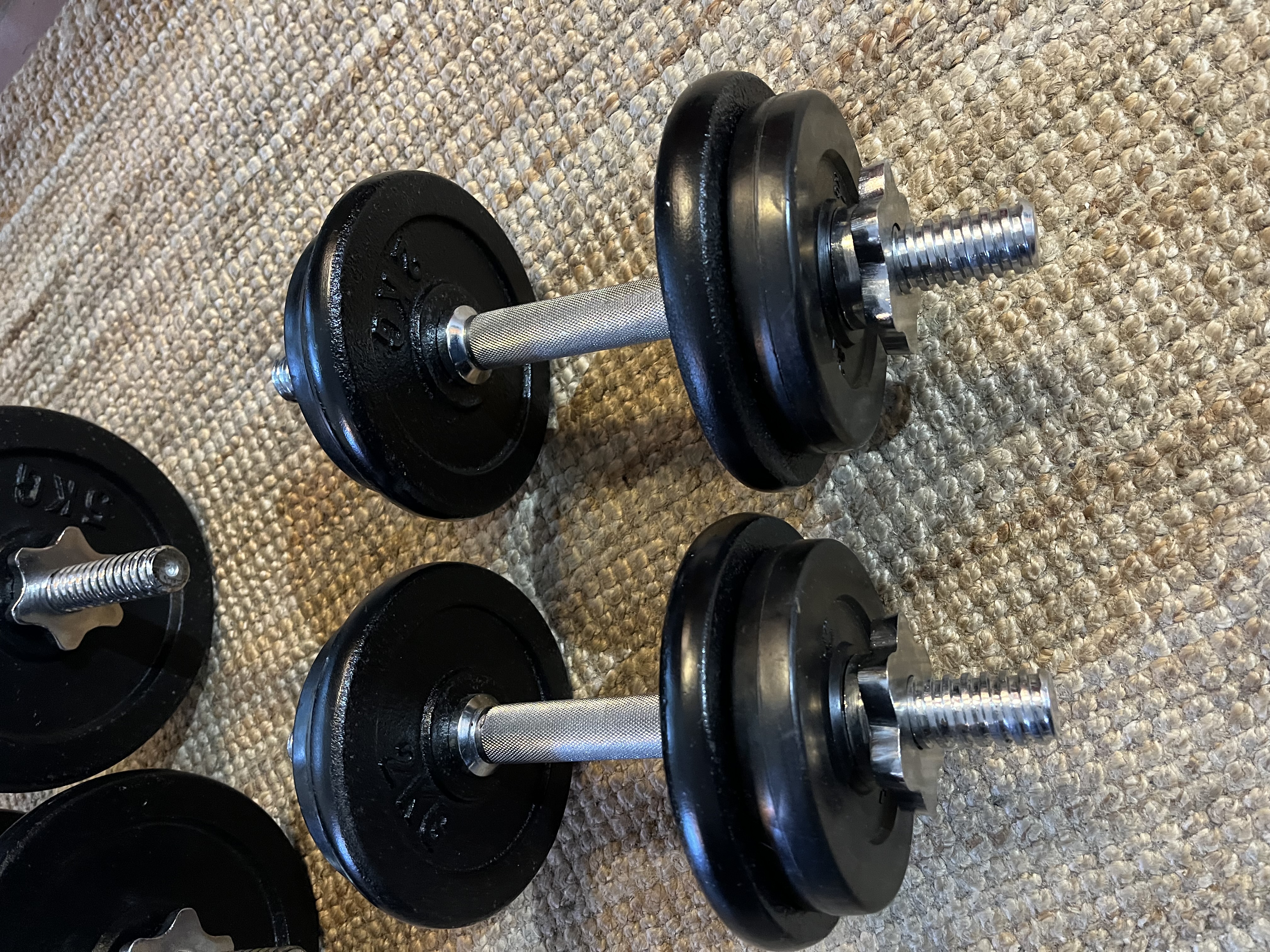 Hantlar med fria vikter: 1, 3, 5, 7 kg.