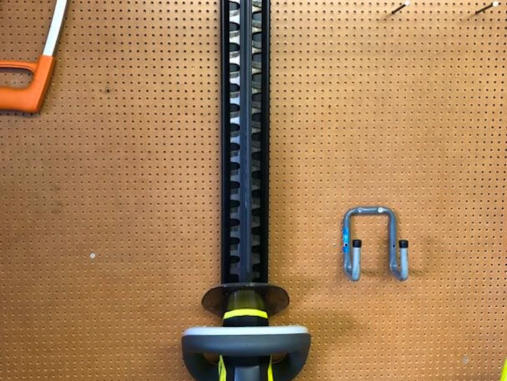 Batteri driven häcksax