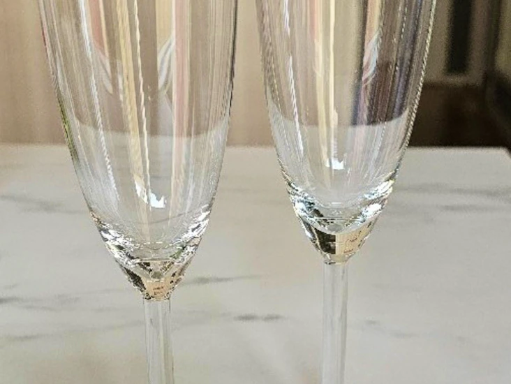 Champagneglas uthyres alingsås