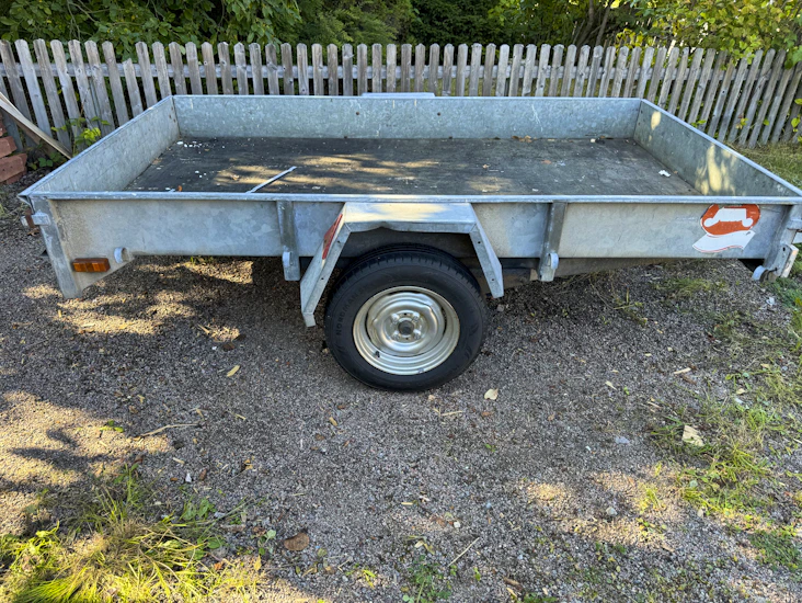 Släpvagn, bromsad åtm