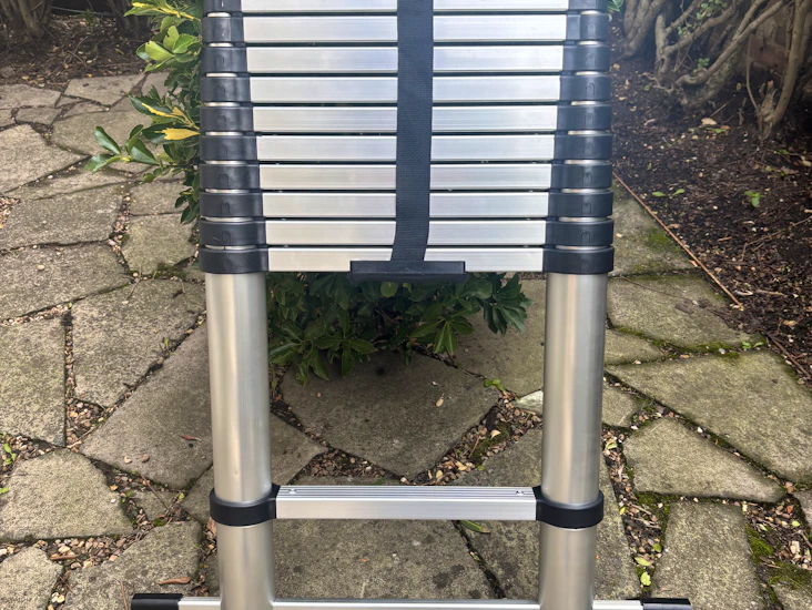 Telescopic ladder 3.2m/10.5ft aluminium extension loft ladder with stabilizer bar and detachable hooks, multi purpose extendable portable folding ladders, 11 steps