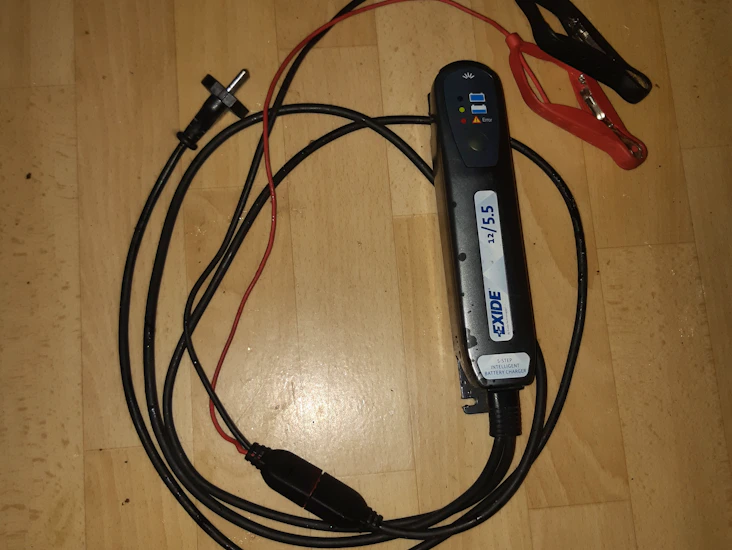 Exide 12v laddare 5,5ah för bilbatteri/ fordons batteri