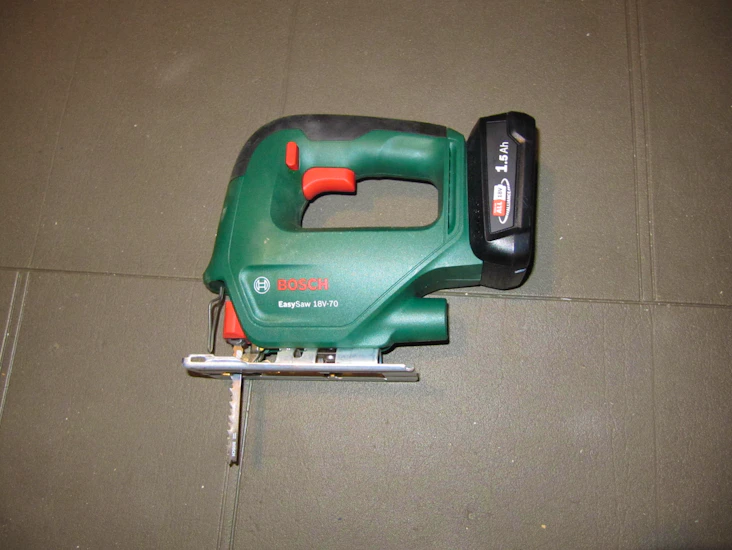 Akkupistosaha bosch easysaw 18-70 solo