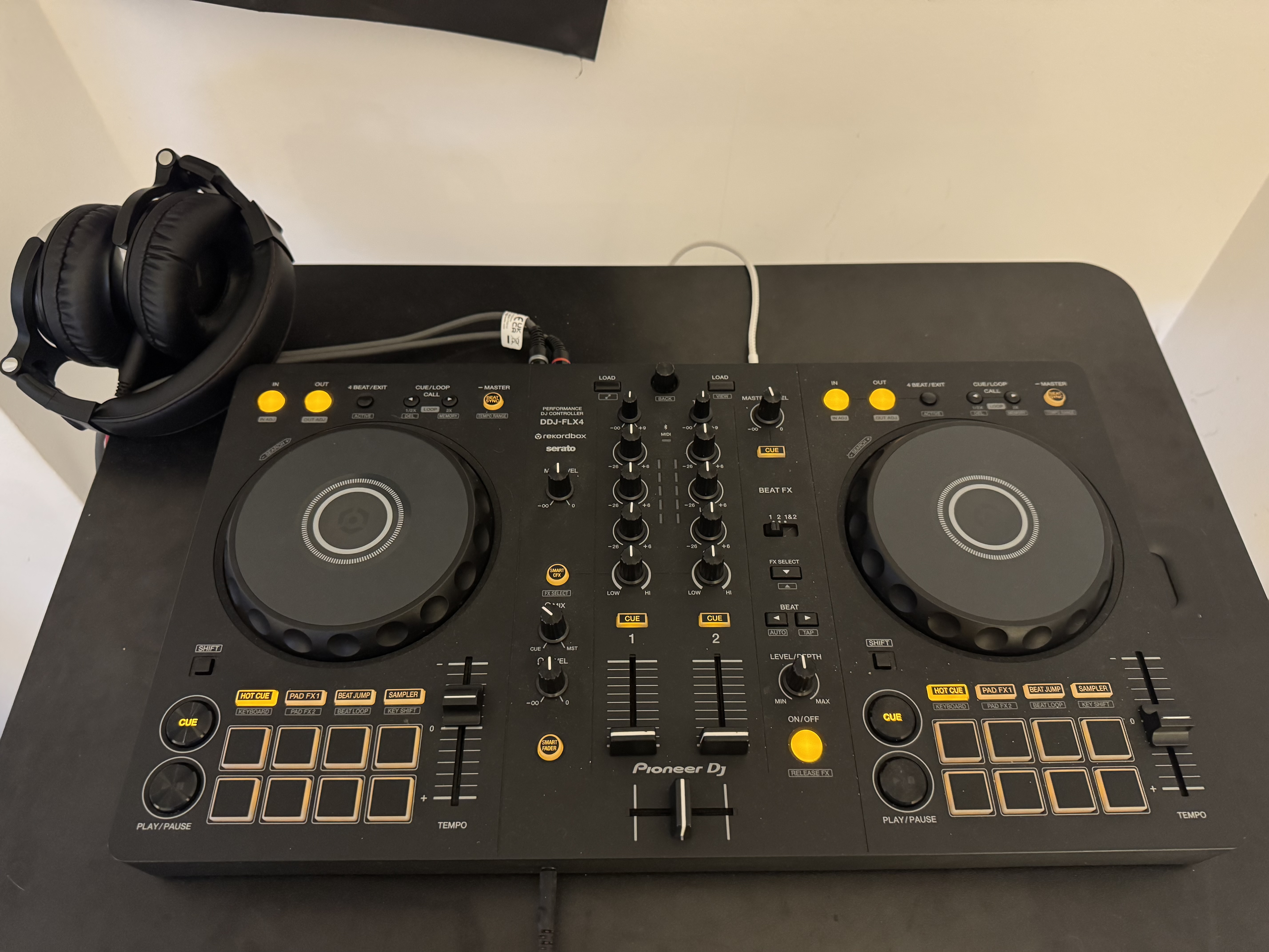 Dj controller flx-4 & headphones