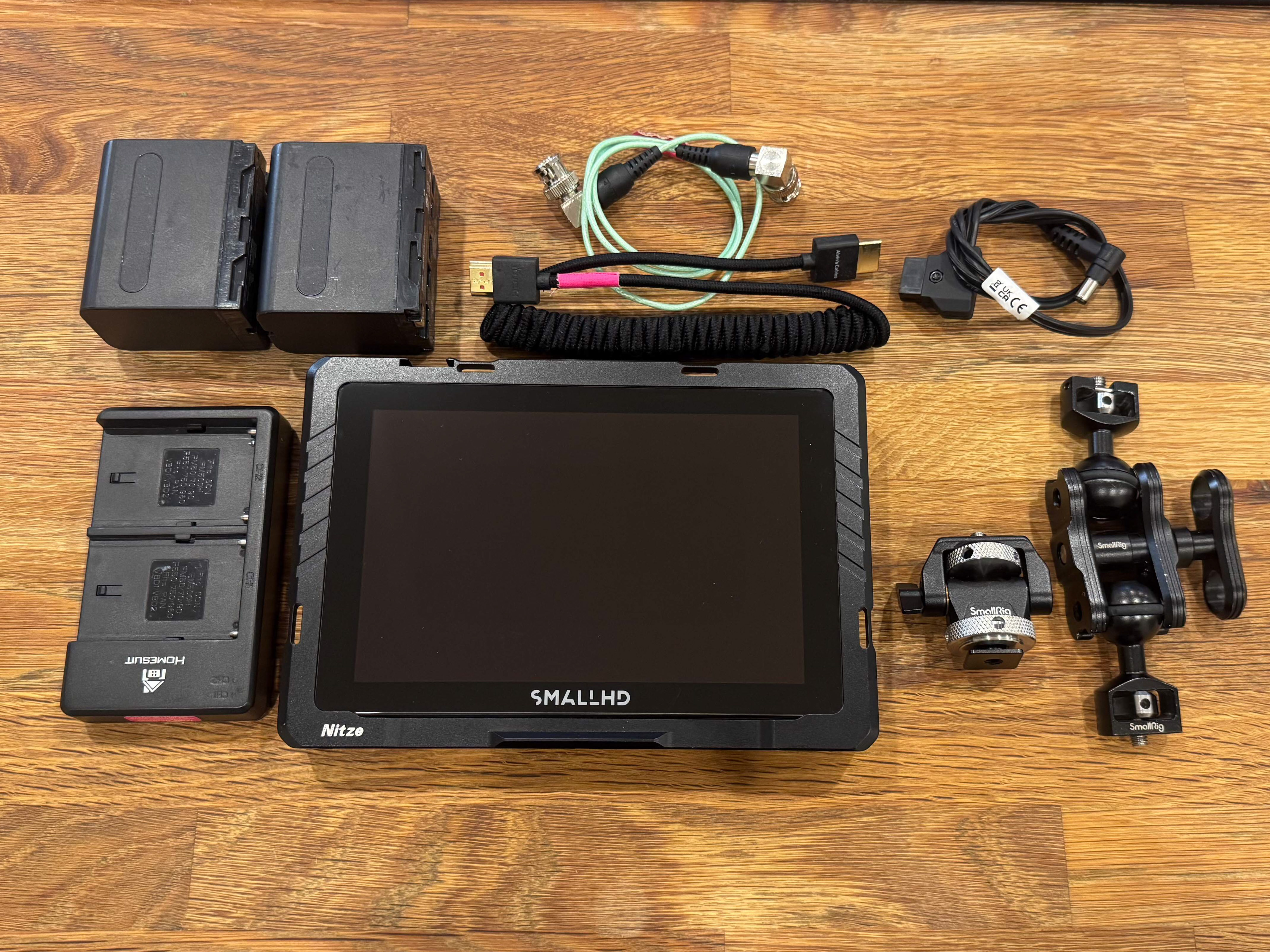 Small hd 702 touch top monitor with accessories