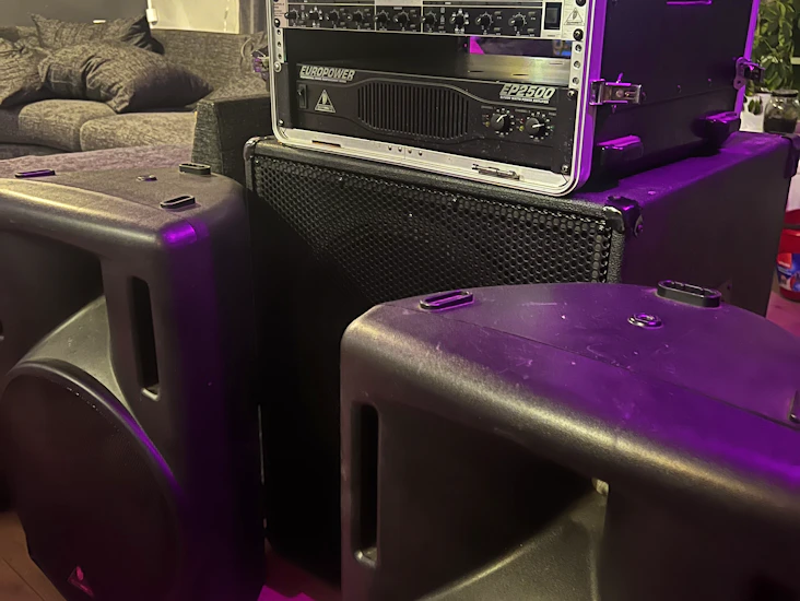 Komplett ljudsystem för event – perfekt för live-musik, dj och större tillställningar