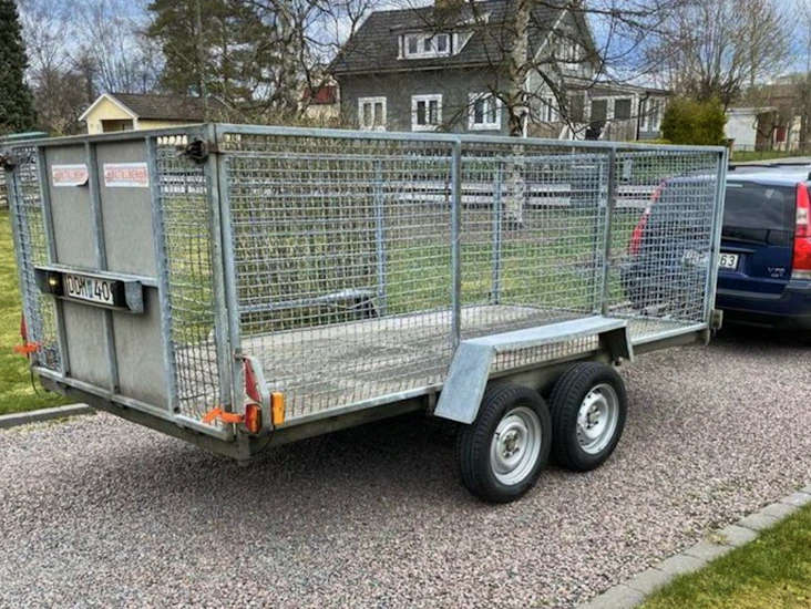 Släpkärra / släpvagn boggi – stabil dubbelaxlad kärra uthyres