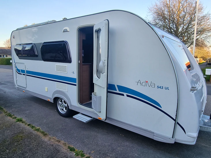 Husvagn med modern inredning uthyres