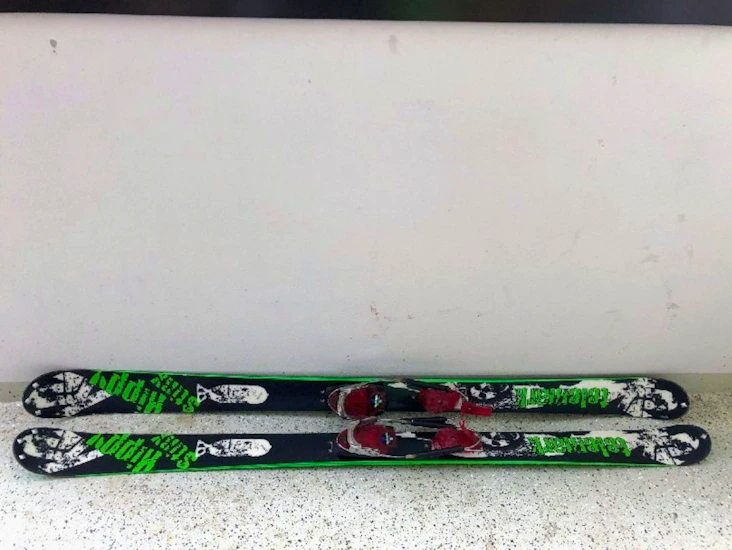 Telemark-sukset ja monot (+tarvittaessa sauvat)