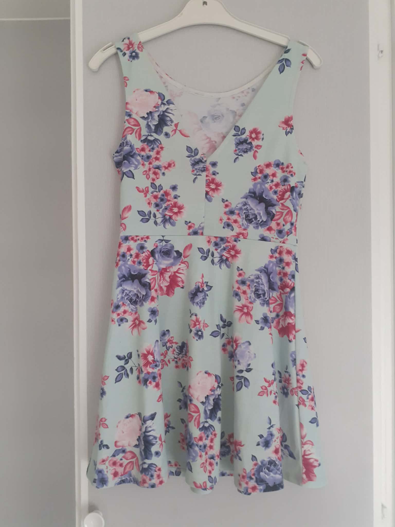 Blå blommig klänning 