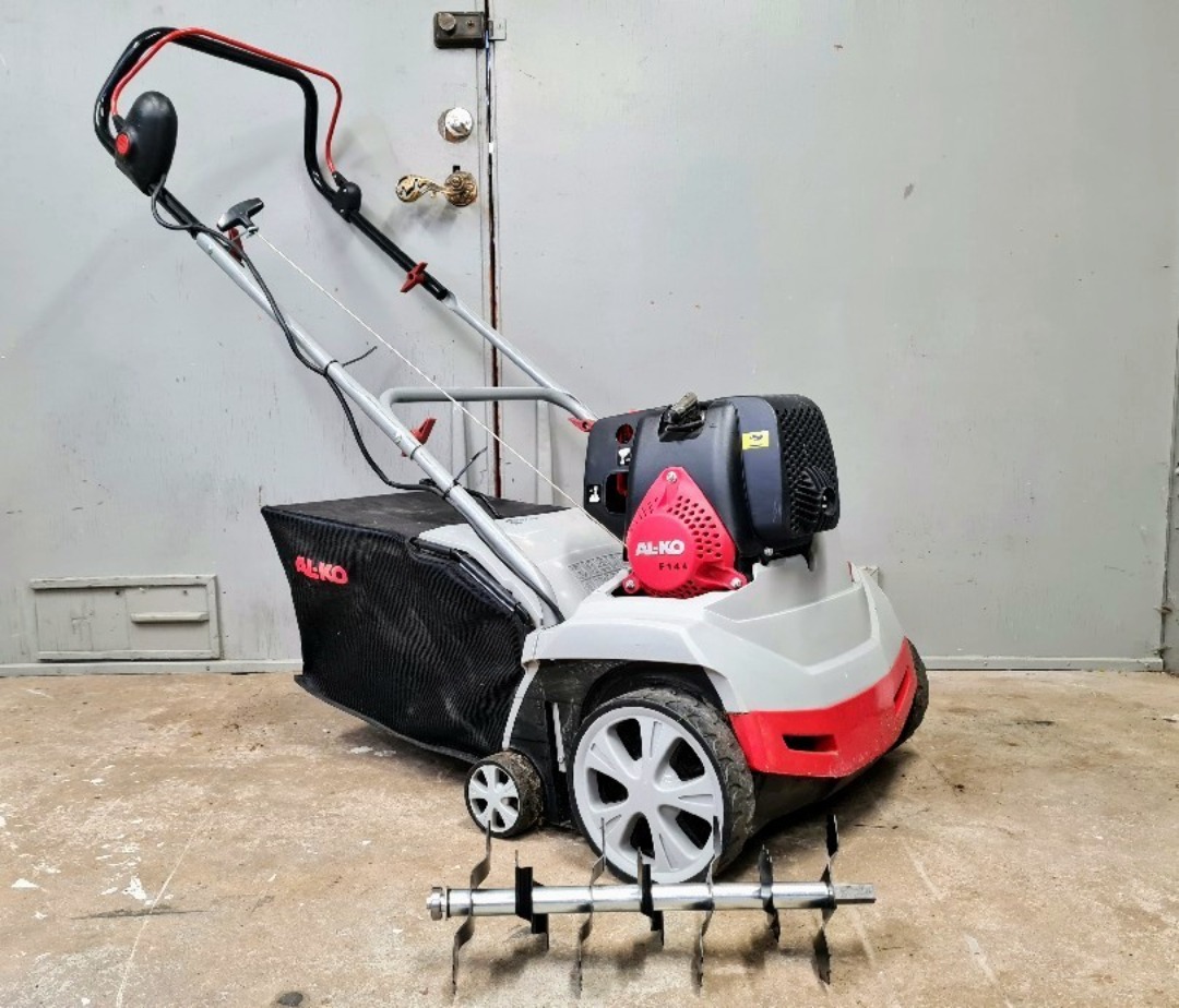 Kraftfull bensin vertikalskärare / mossrivare