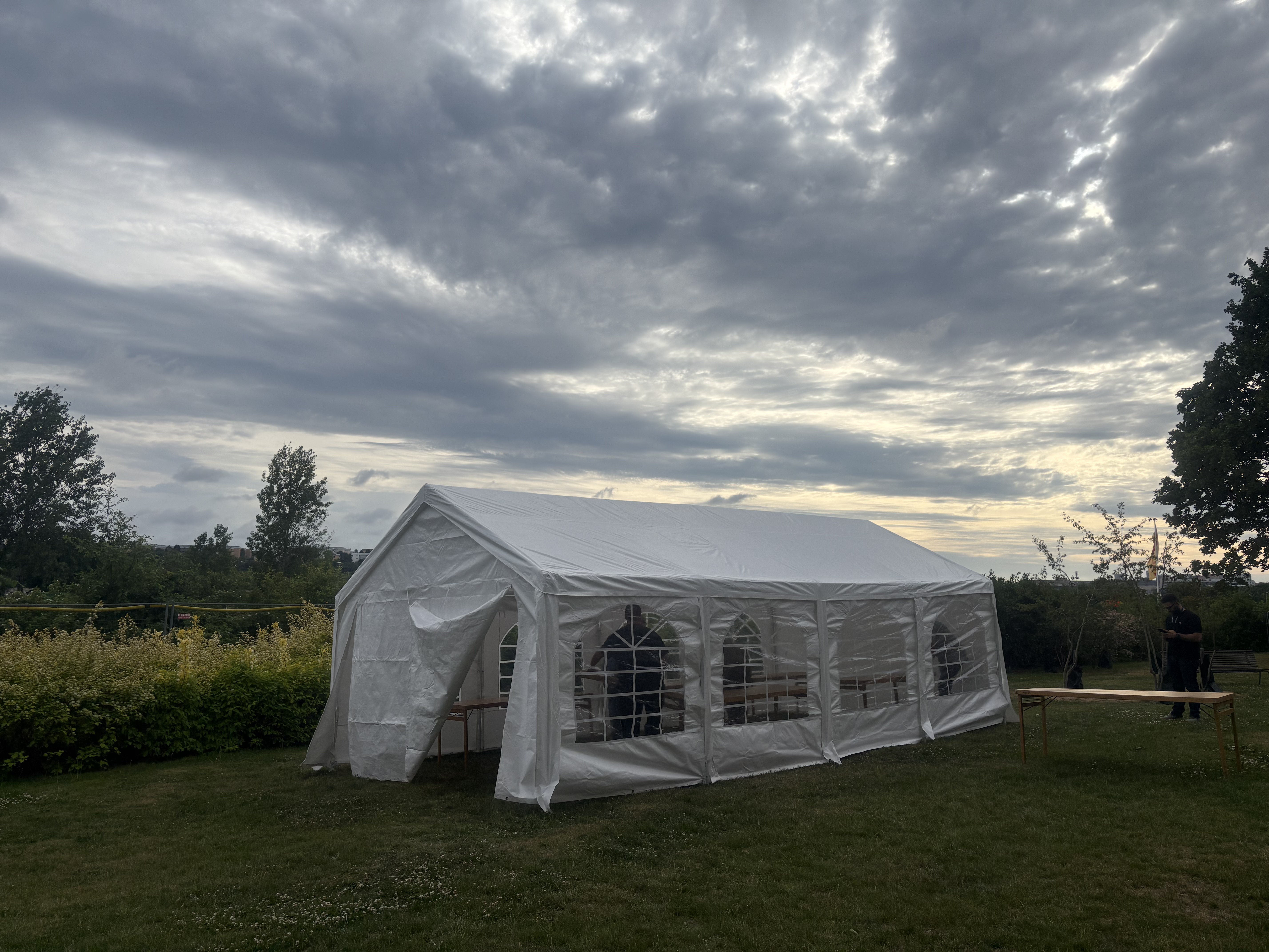 Partytält med fönster 4x8m