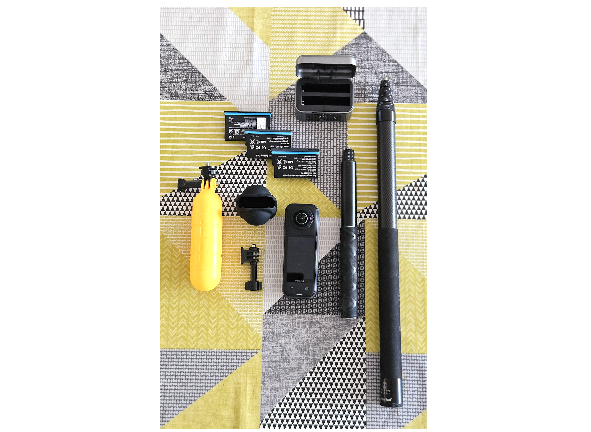 X5 insta360 action camera. 512gb. 3 batteries. other bits.